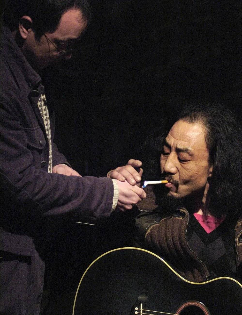 2006年底，张玮玮与赵已然。由于无名高地快歇业了，小河、赵已然等音乐人做了最后一场民谣演出。 