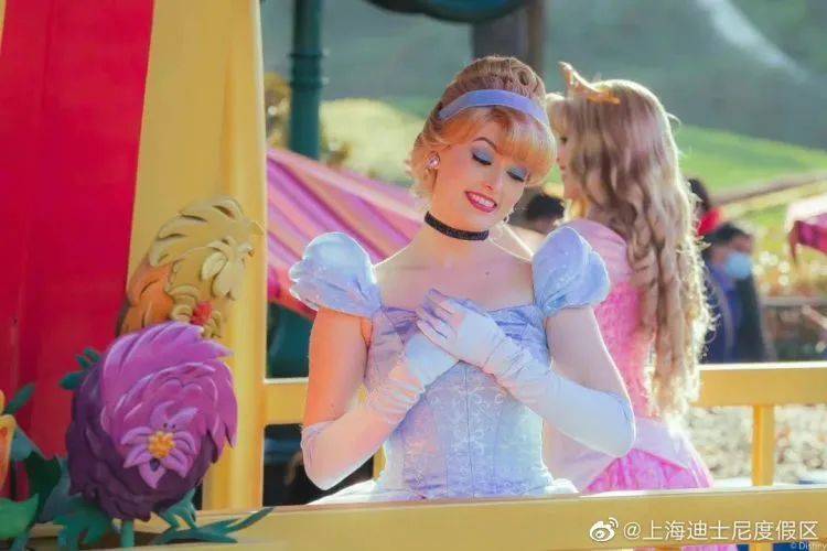 迪士尼公主还需要对自己进行严格的外貌管理。/微博@上海迪士尼度假区<br>