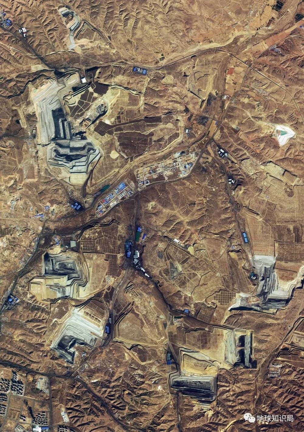 鄂尔多斯东北部，规模巨大的矿区（图：长光卫星）