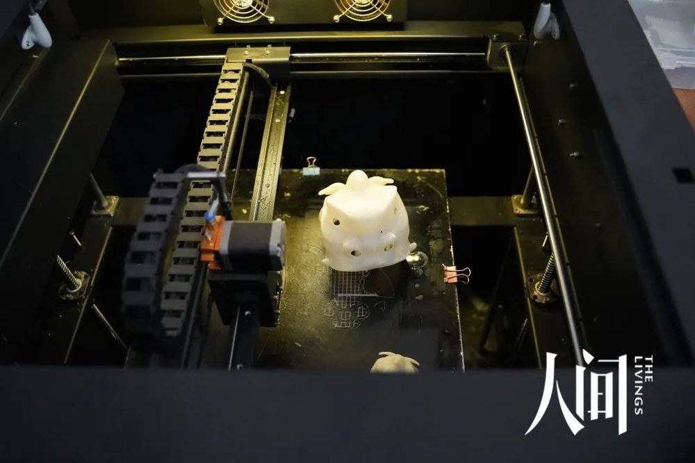 李祖杰给厂子里购置的3D打印机<br>