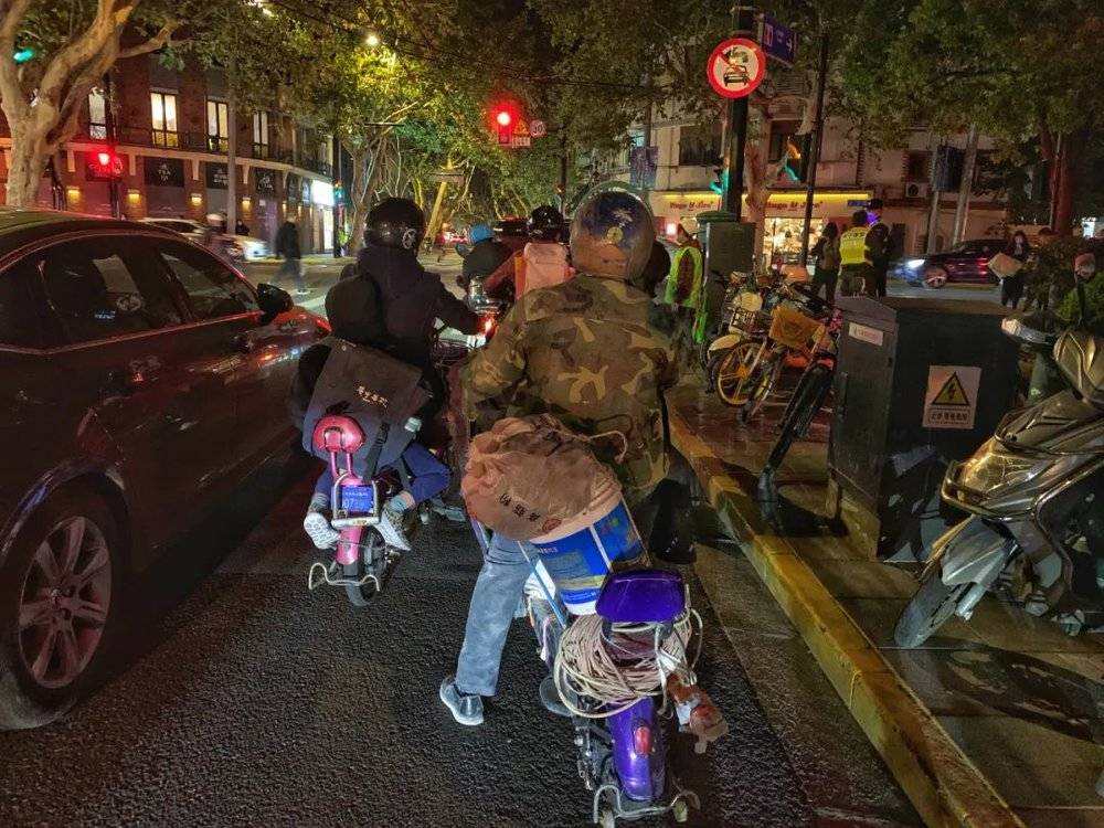 在上海街头，装修工也是骑电瓶车的主要群体之一