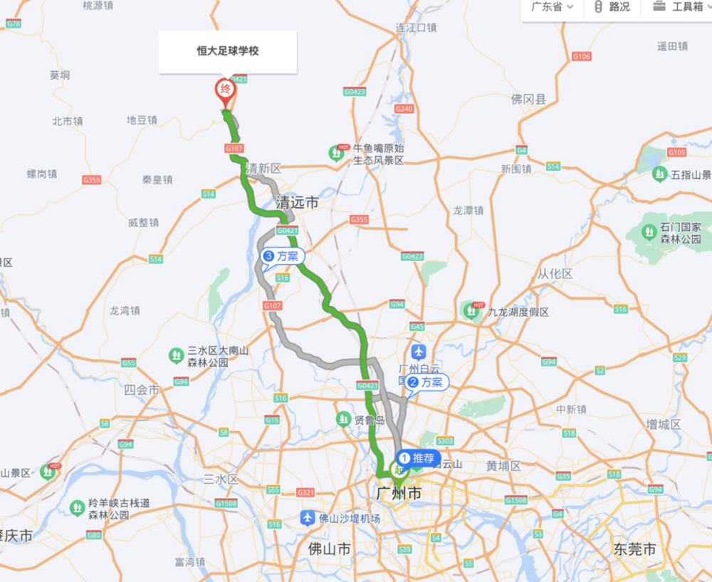 恒大足校距离广州市区超过100公里。较偏远的选址，也是许多家长对选择足校有所顾虑的原因之一<br>