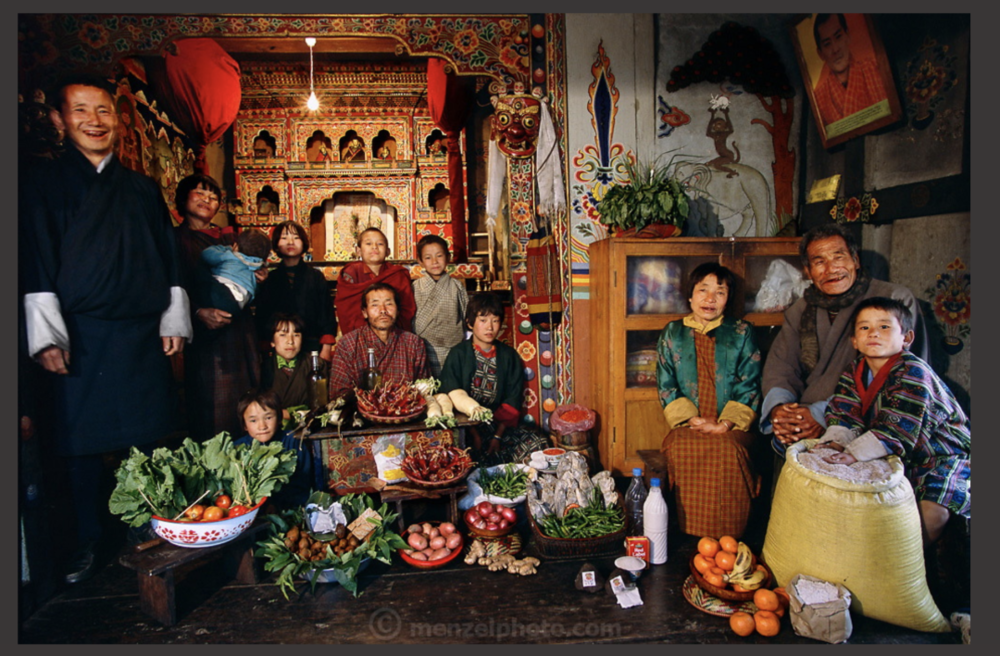 一个不丹家庭和他们一周所吃的食物。<br>