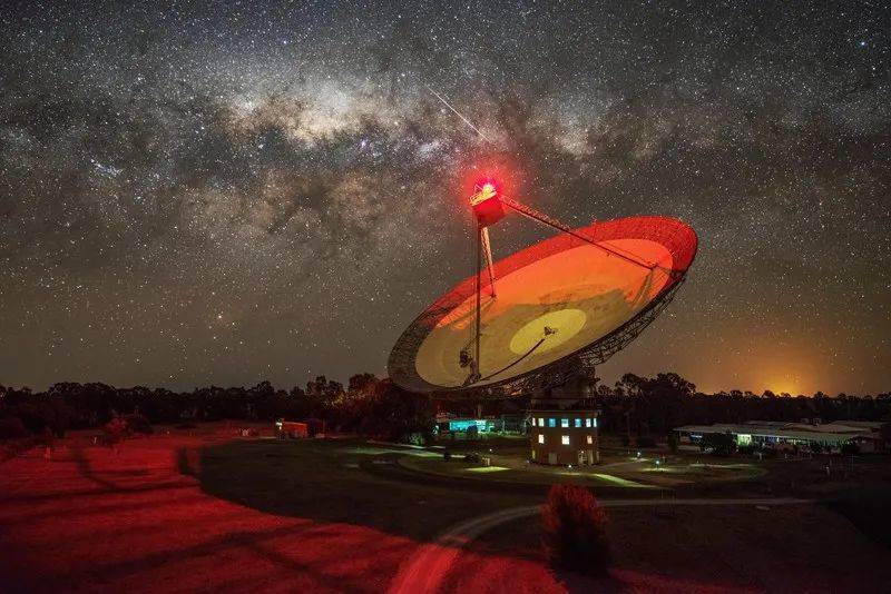 这架64米的Parkes Murriyang望远镜是参与地外文明探索（SETI）的望远镜之一。来源：CSIRO/A. Cherney