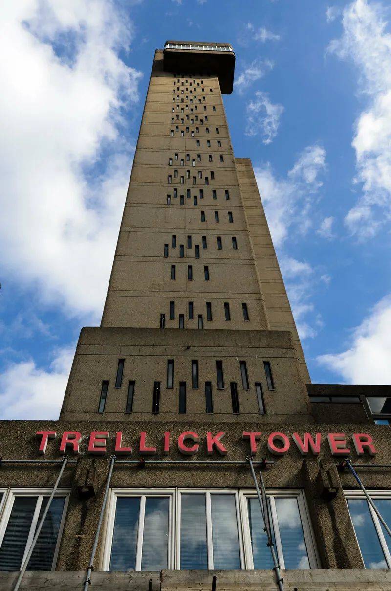 特雷利克塔竣工于1972年，高98米，共有31层，内有217户，是一座集体住宅。这座公寓曾一度治安不佳，但现在已经因为聚集不少艺术家而得到恢复。图为2011年的特雷利克塔。© Stefano Ravera/Alamy<br>