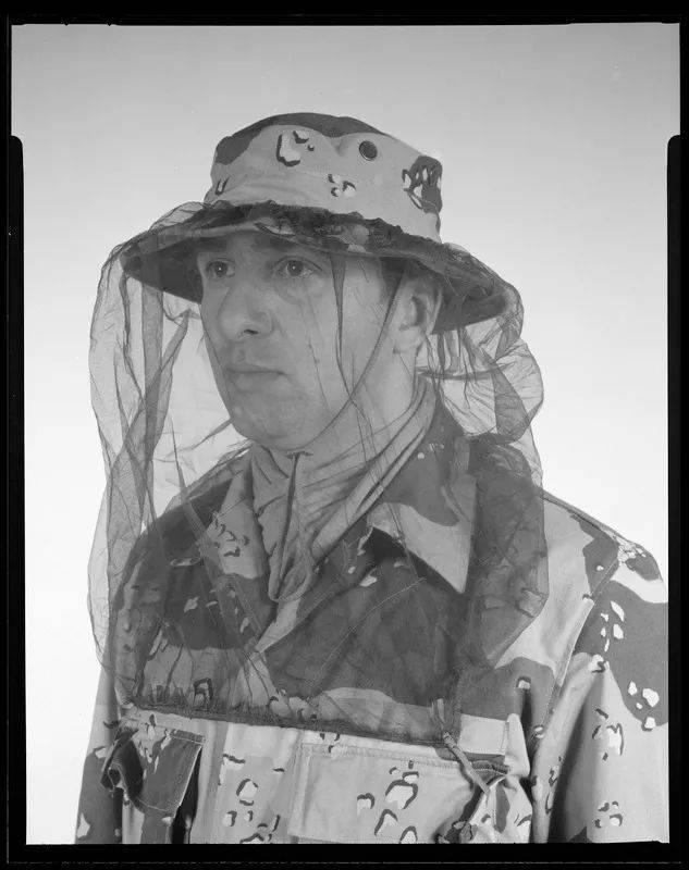 热带防蚊网罩，1977年。<br>