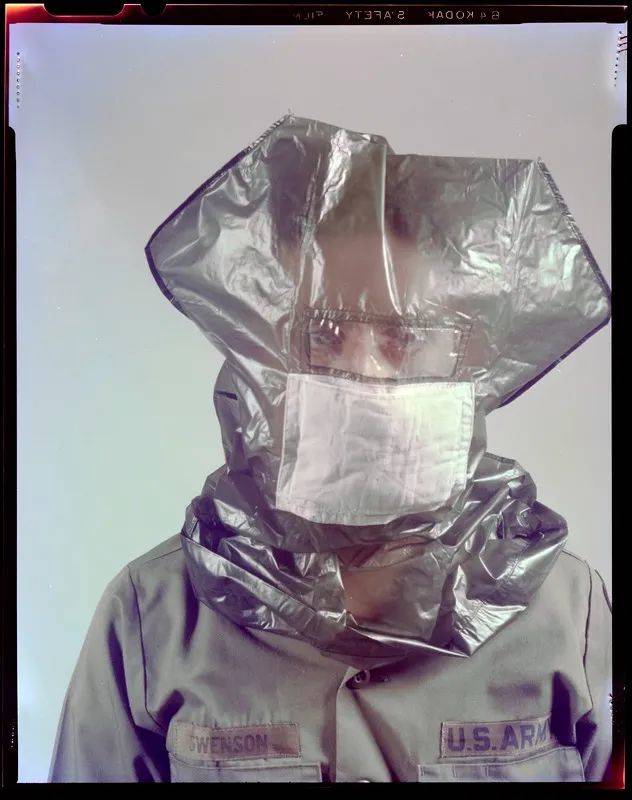 防护面罩，1981年。<br>