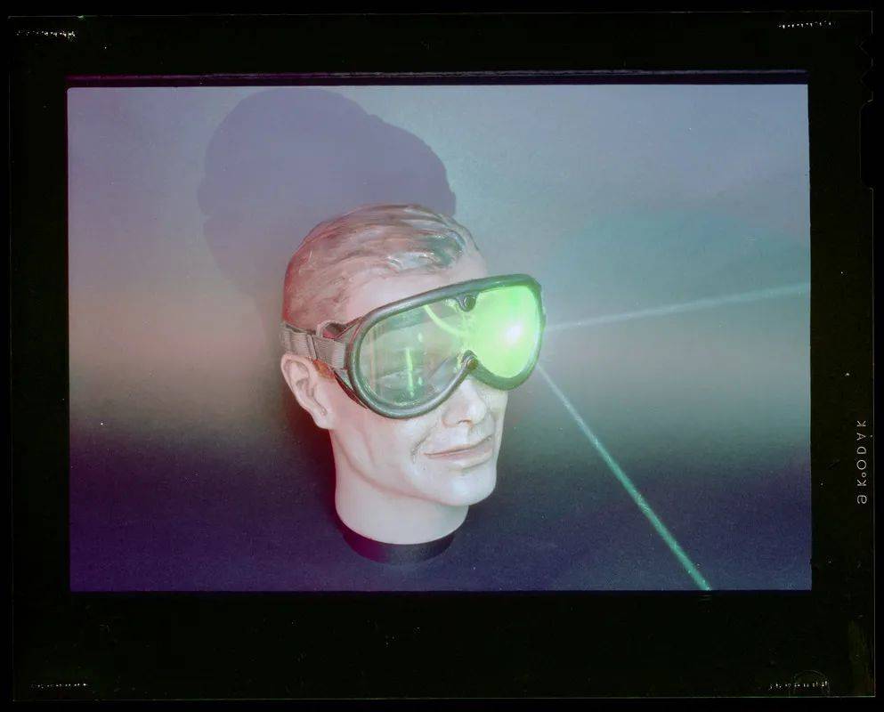 反光护目镜，约1970年。<br>