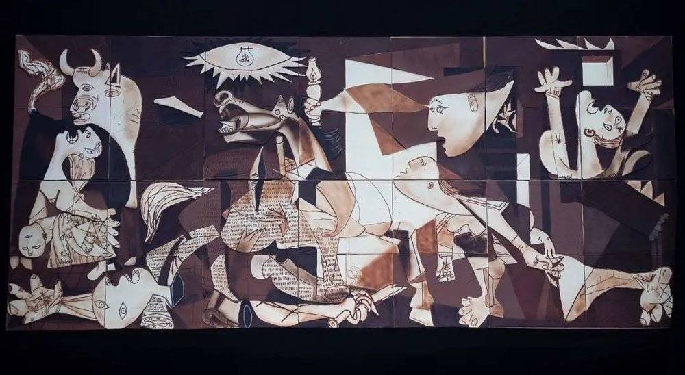 毕加索的著名画作《格尔尼卡》描绘的就是内战时期的战争场面，今年4月15日，格尔尼卡镇将这幅画用巧克力1：1复制。<br>