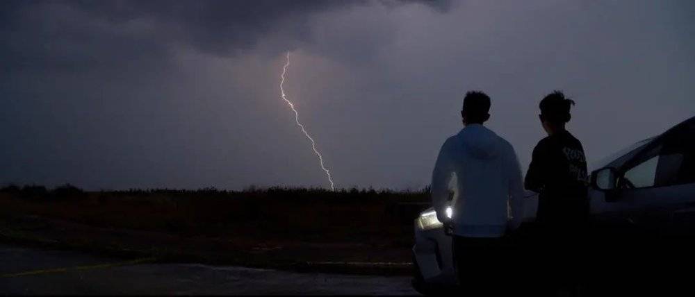 追风者们打交道最多的就是乌云、闪电、暴雨<br>