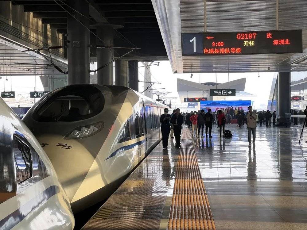 首发列车之一的G2197次，赣州西-深圳北（图：杔格）