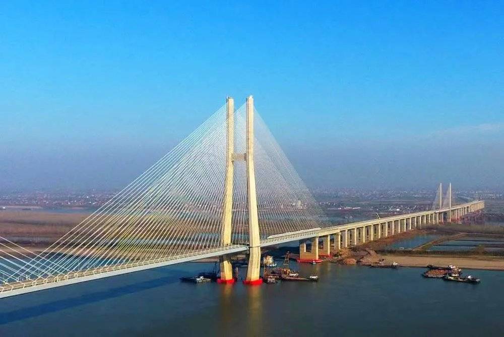 试运行阶段的安九高铁鳊鱼洲大桥，期待年底正式通车！（图：南昌铁路）