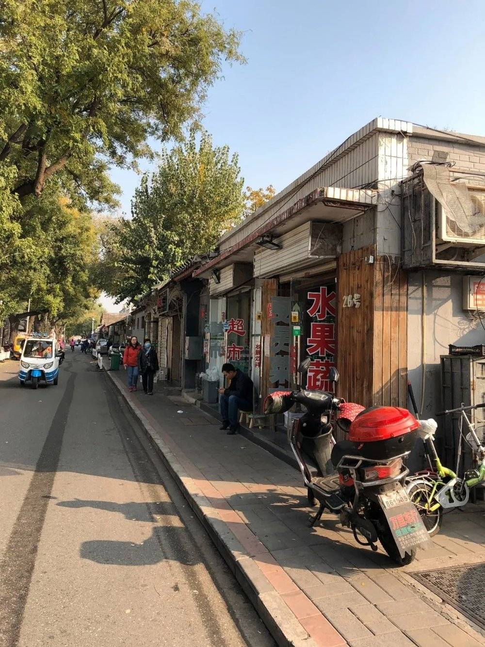 菜市场被拆除后，北京胡同里出现了不少无名小菜店。图：钟淑如<br>