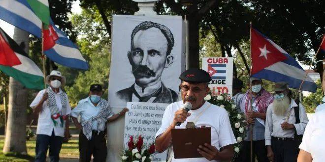 2021年5月19日，古巴民众纪念何塞·马蒂阵亡126周年（来源：diariocolatino.com）<br>