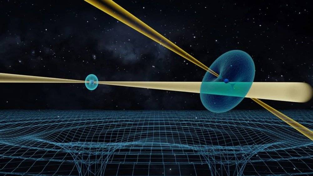  两颗彼此围绕的脉冲星（蓝色圆圈）所发出的辐射束（黄色光束）受强磁场（浅蓝色甜甜圈装物）引导。这两颗脉冲星揭示了由脉冲星引起的时空扭曲效应（蓝色网格)，验证了爱因斯坦的广义相对论。｜图片来源：M. Kramer / Max Planck Institute for Radio Astronomy<br label=图片备注 class=text-img-note>
