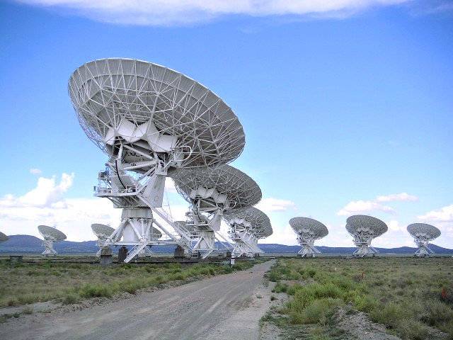 射电望远镜阵列 图片来自：Wikipedia
