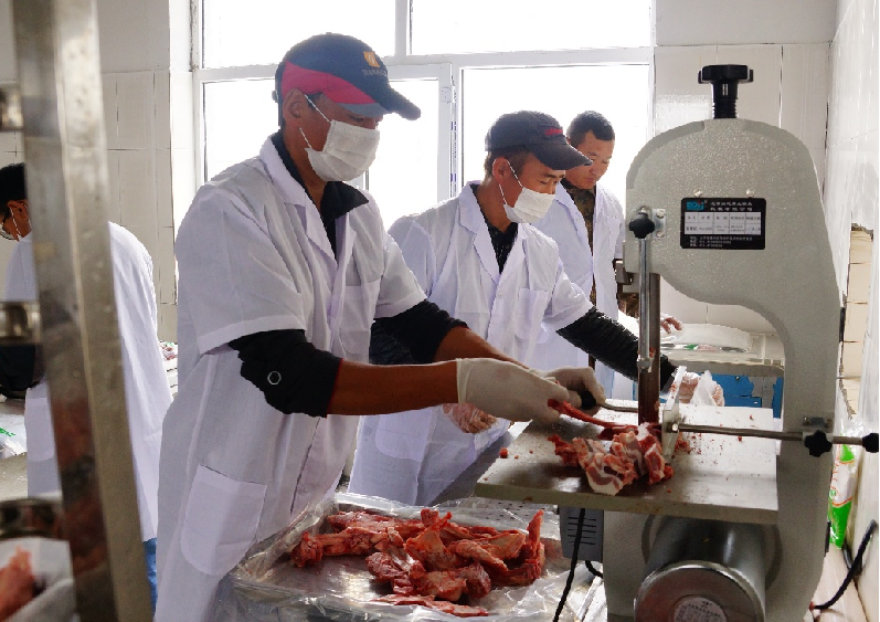 ●哈日高壁合作社的小型肉食加工厂。