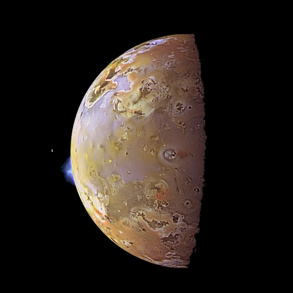 图1. 伽利略探测器于1999年7月获得的木卫一高分辨率图像。图中可以清楚地看到一股火山羽流从木卫一的表面喷发。（图源：NASA/JPL/University of Arizona）