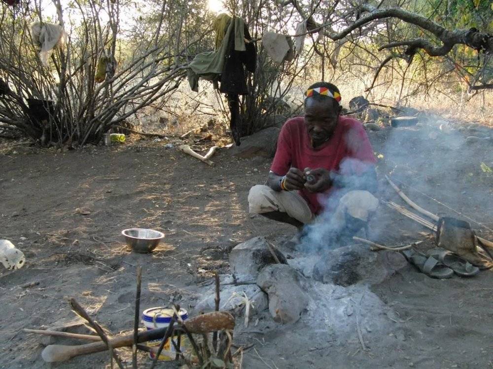位于坦桑尼亚的哈扎人至今仍保留着狩猎采集的生活方式（图片来源：David Raichlen）<br label=图片备注 class=text-img-note>