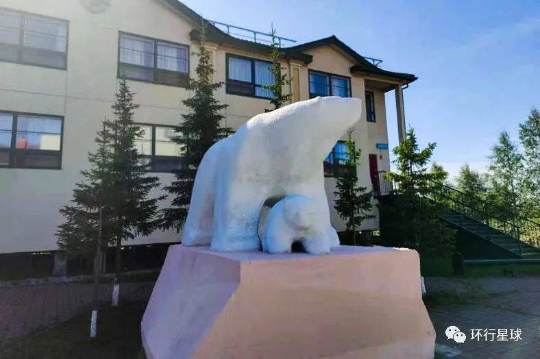 北极熊雕像<br>
