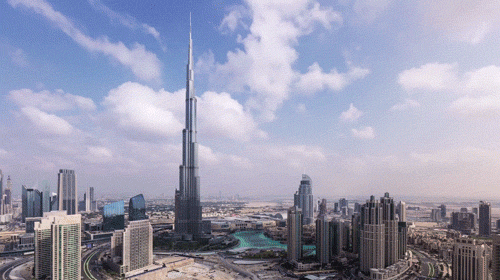 迪拜的塔哈利法塔，是目前世界上最高的建筑<br>