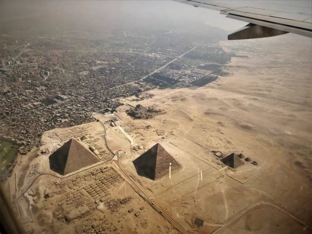 俯瞰埃及金字塔/unsplash<br>