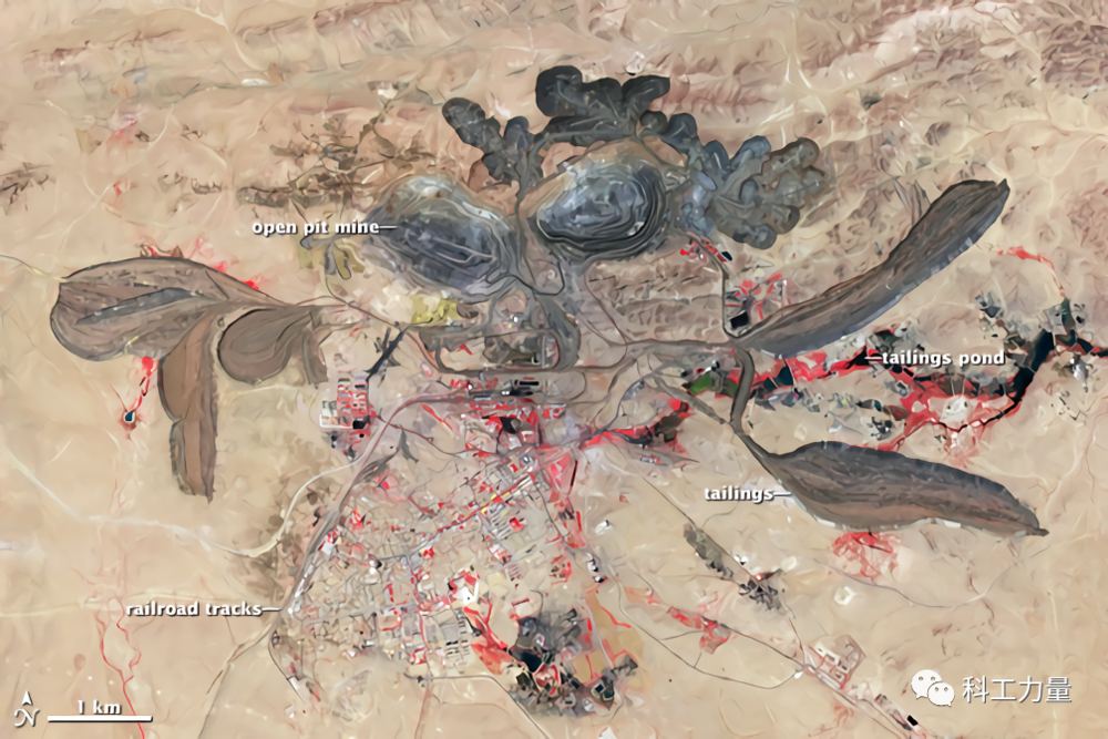内蒙古稀土无序开采最严重的白云鄂博地区2006年的卫星照片<br>