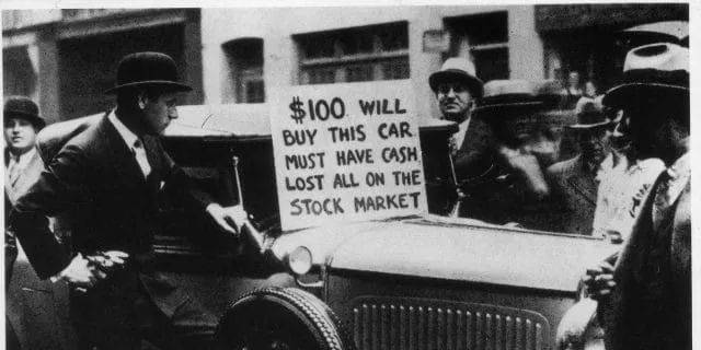 1929年10月，纽约，一位美国人正试图卖掉他的汽车，以收回在证券交易所崩溃中损失的钱（图片来源：veteranstoday.com）<br>