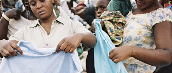 赞比亚基特韦旧衣市场（图片来源：联合国）<br>