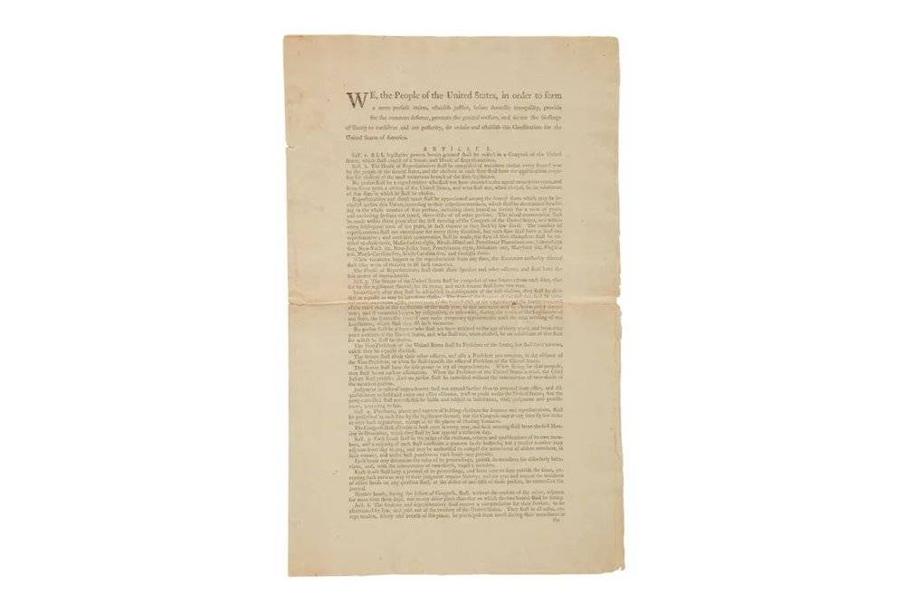 于 235 年前制定的《美国宪法》丨维基百科<br label=图片备注 class=text-img-note>