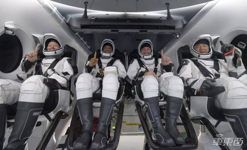 SpaceX首次太空飞行的四名航天员<br>
