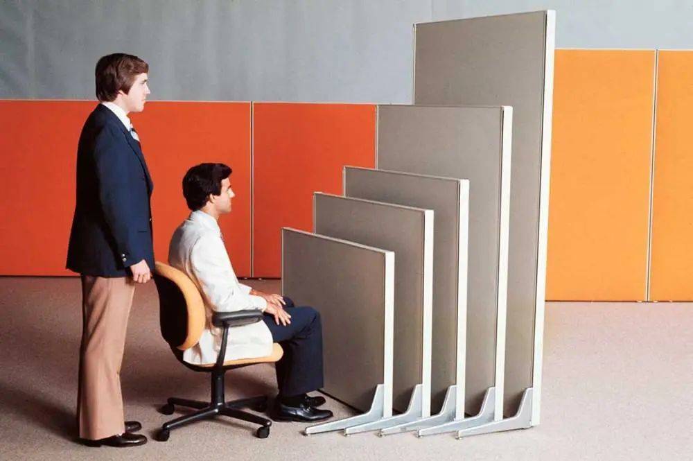 1979 年的动感办公室 2 代的隔板 图片来自：Pin-Up Magazine<br>