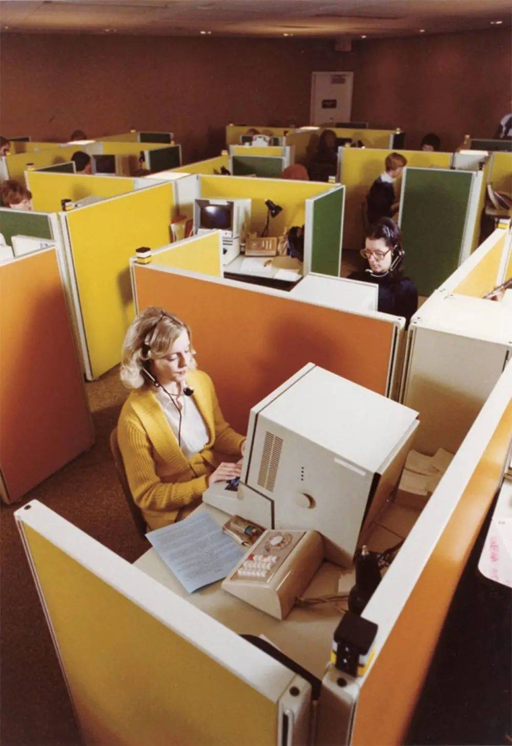 1976 年的动感办公室 2 代 图片来自：Pin-Up Magazine<br>