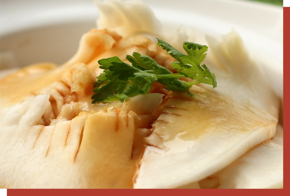 盘菜生是盘菜另一经典吃法，爽脆清香、十分解腻，在温州人餐桌上的受欢迎程度可以说是不输荤菜。<br label=图片备注 class=text-img-note>