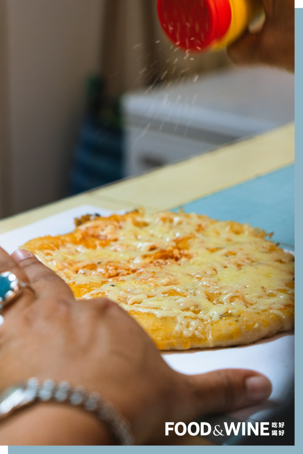 古巴街头随处可见的简易比萨，面饼上大多是芝士，偶有几根火腿丝。<br>