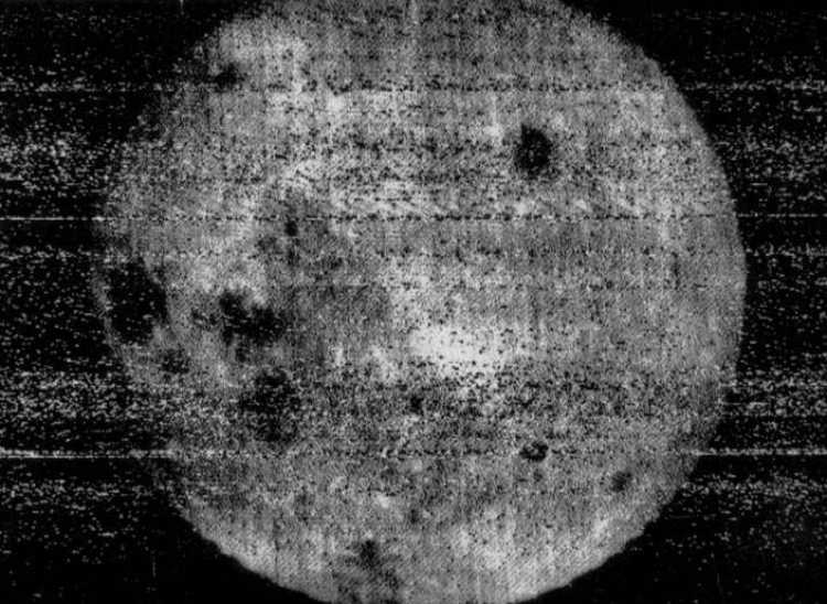 人类第一张月球背面的照片