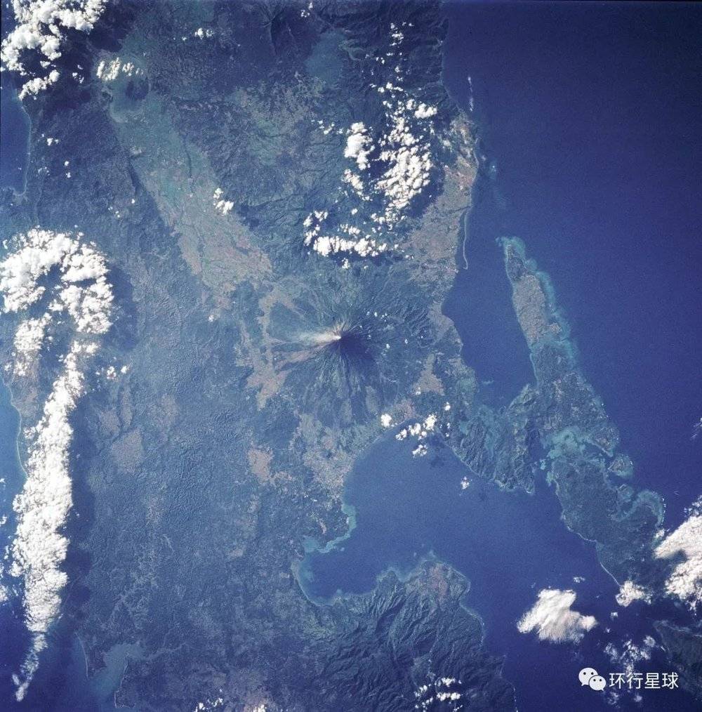 从空中俯瞰马荣火山 图：wiki