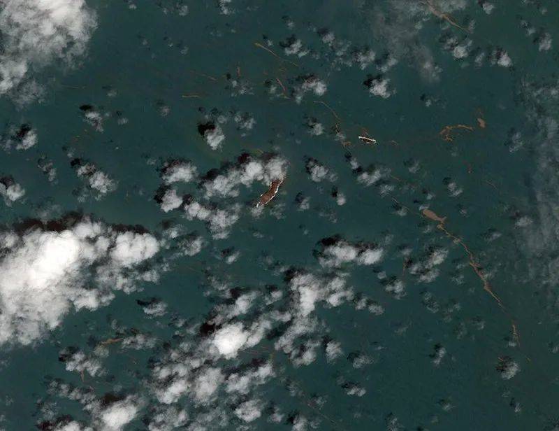 1月17日，卫星拍摄的洪阿哈阿帕伊岛的剩余部分。图源：maxar techonology