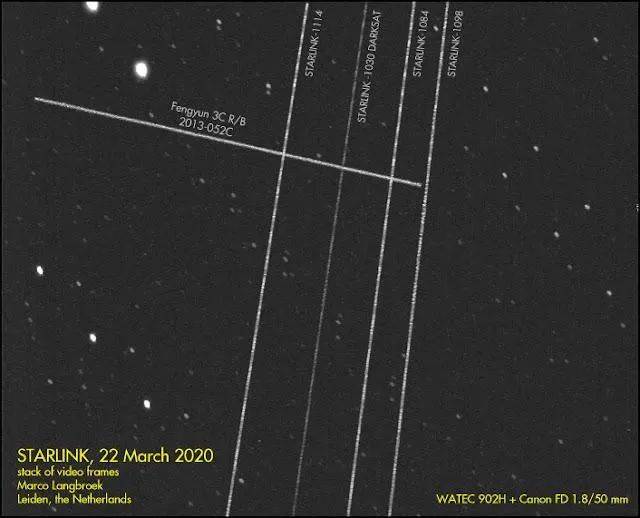 图 ｜ 四颗星链卫星：Starlink-1114（2020-001P）、Starlink-1030（2020-001N）、Starlink-1084（2020-001B）和Starlink-1098（2020-001D）。其中 Starlink 1030 经过表面涂色，相比之下亮度有所降低 来自：SatTrackCam Leiden<br>