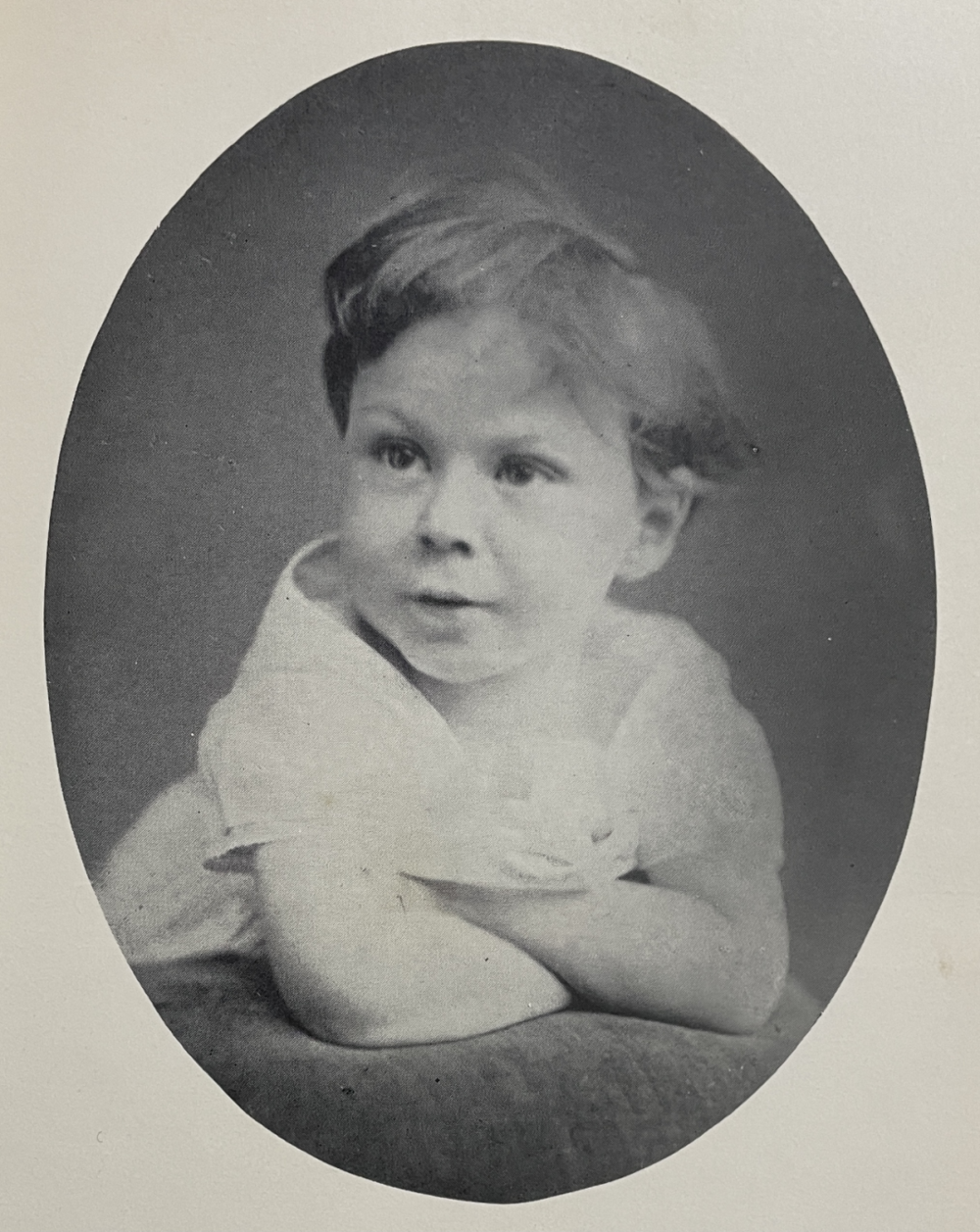 小童罗素四岁时，摄于1876年双亲均去世、成为孤儿前不久<br>