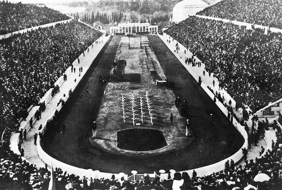 1896年第一届现代奥运会在希腊首都雅典大理石运动场举行，当时有13个国家的300多名选手参赛。<br label=图片备注 class=text-img-note>