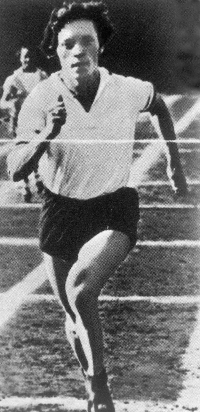 自1900年第二届奥运会开始，便有女选手参加一些项目的比赛。图为侨居美国的波兰女运动员斯·瓦拉谢维奇在第10届奥运会上获女子100米跑冠军。<br>