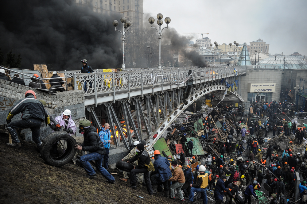 2013年11月的基辅，正在参与所谓“广场革命”的民众