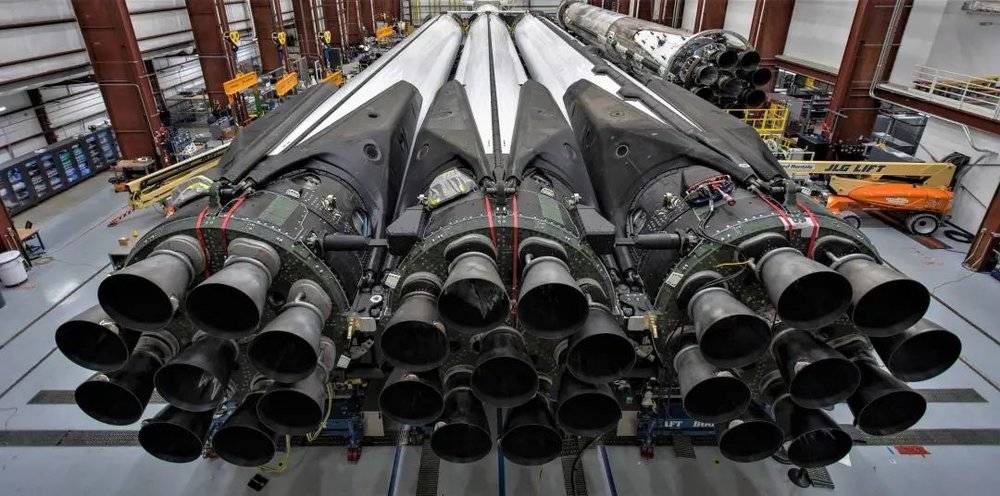 猎鹰重型火箭的27台墨林发动机 | SpaceX