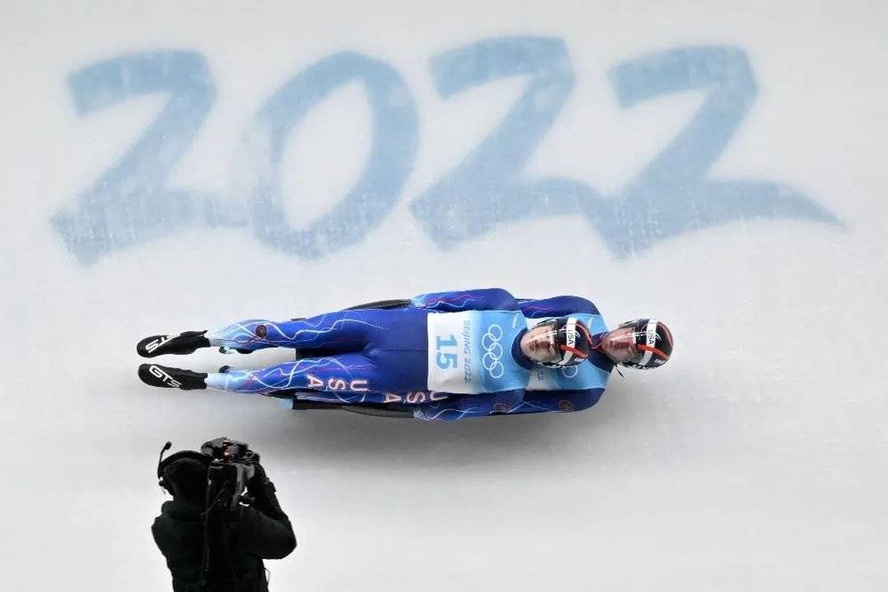 2022北京冬奥雪橇男子双人自由性别比赛丨图片来源：Daniel Mihailescu/AFP<br>