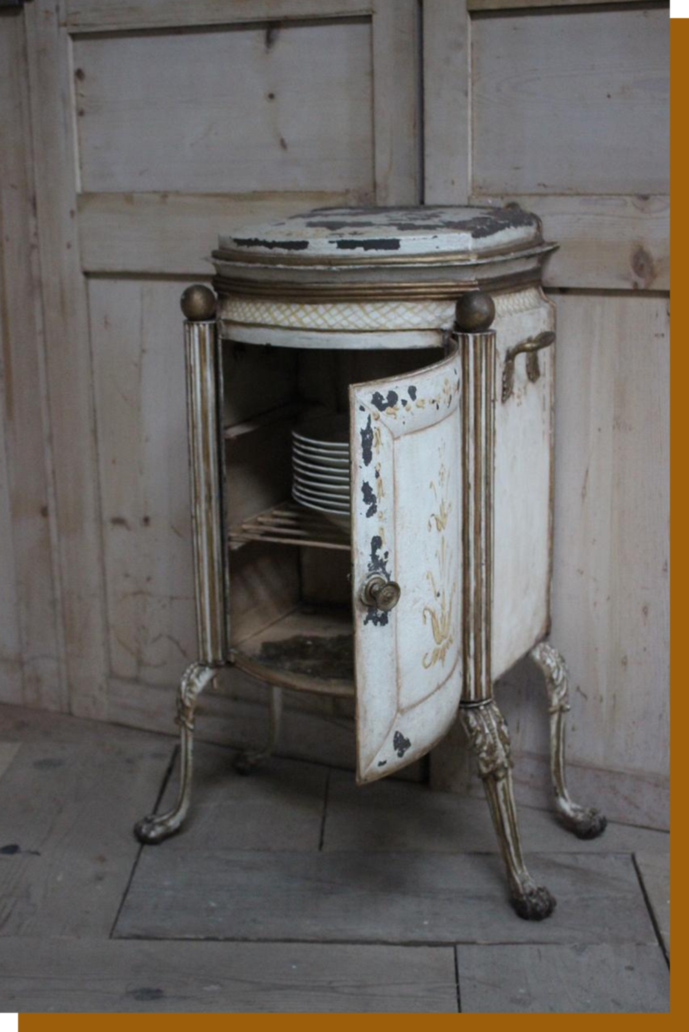 19 世纪的 Tole Peinte 热盘器。© brownrigg-interiors.co.uk