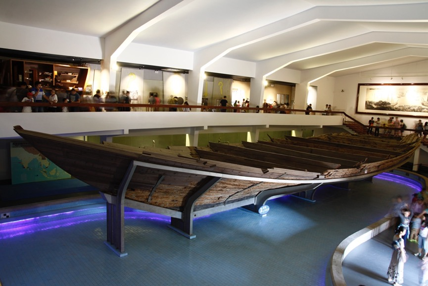 泉州出土的宋船，共有十三个隔舱，适用于远洋航行。（图：泉州海外交通史博物馆）<br>