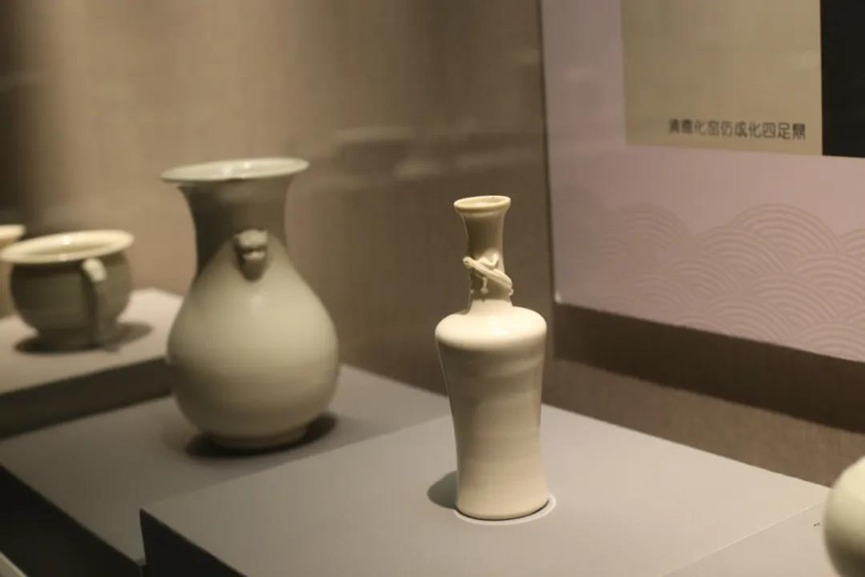 明清时期的德化白瓷是中国白瓷的杰出代表，被誉为 “中国白”。（图：泉州海外交通史博物馆）<br>