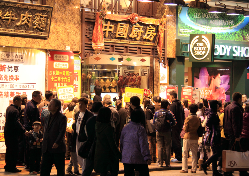 图 | 曾经拥挤的香港街道<br label=图片备注 class=text-img-note>