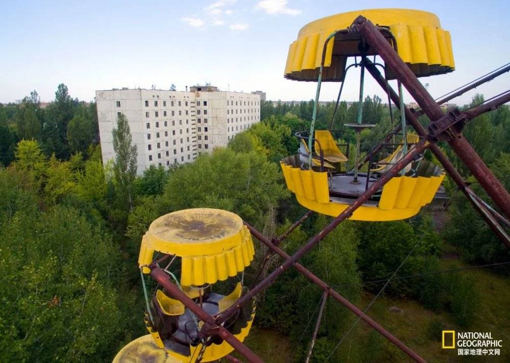 乌克兰的普里皮亚季，切尔诺贝利著名“景点”——废弃摩天轮。<br>